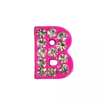 Sötét rózsaszín betűk a névre szóló karkötőhöz