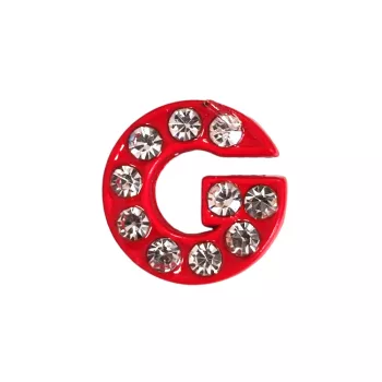 Piros betűk a névre szóló karkötőhöz