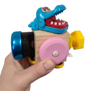   Készségfejlesztő, unaloműző játék-Busy cube lakat Krokodilos