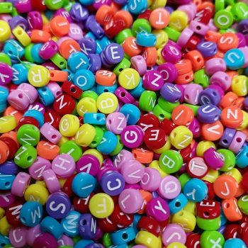   Színes kör Betűs Gyöngy fehér betűkkel (7 mm, Műanyag) 20g/csomag