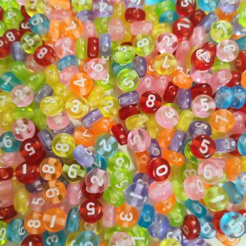   Színes kör Számos Gyöngy fehér betűkkel (7 mm, Műanyag) 20g/csomag