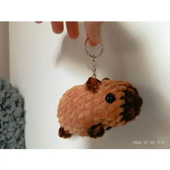 Kézzel horgolt capybara kulcstartó 